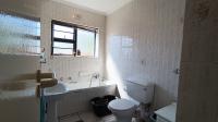 Bathroom 1 - 7 square meters of property in Table View