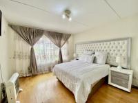Main Bedroom - 17 square meters of property in Vorna Valley
