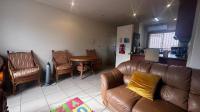 Lounges - 19 square meters of property in Essenwood
