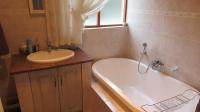 Bathroom 1 - 7 square meters of property in Van Riebeeckpark