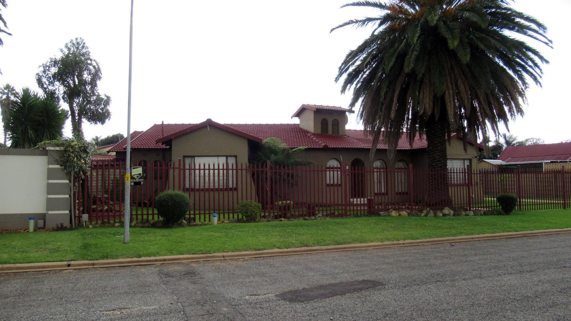 Front View of property in Esther Park