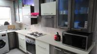Kitchen - 13 square meters of property in Gleneagles