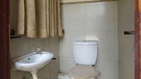 Guest Toilet - 6 square meters of property in Ruimsig