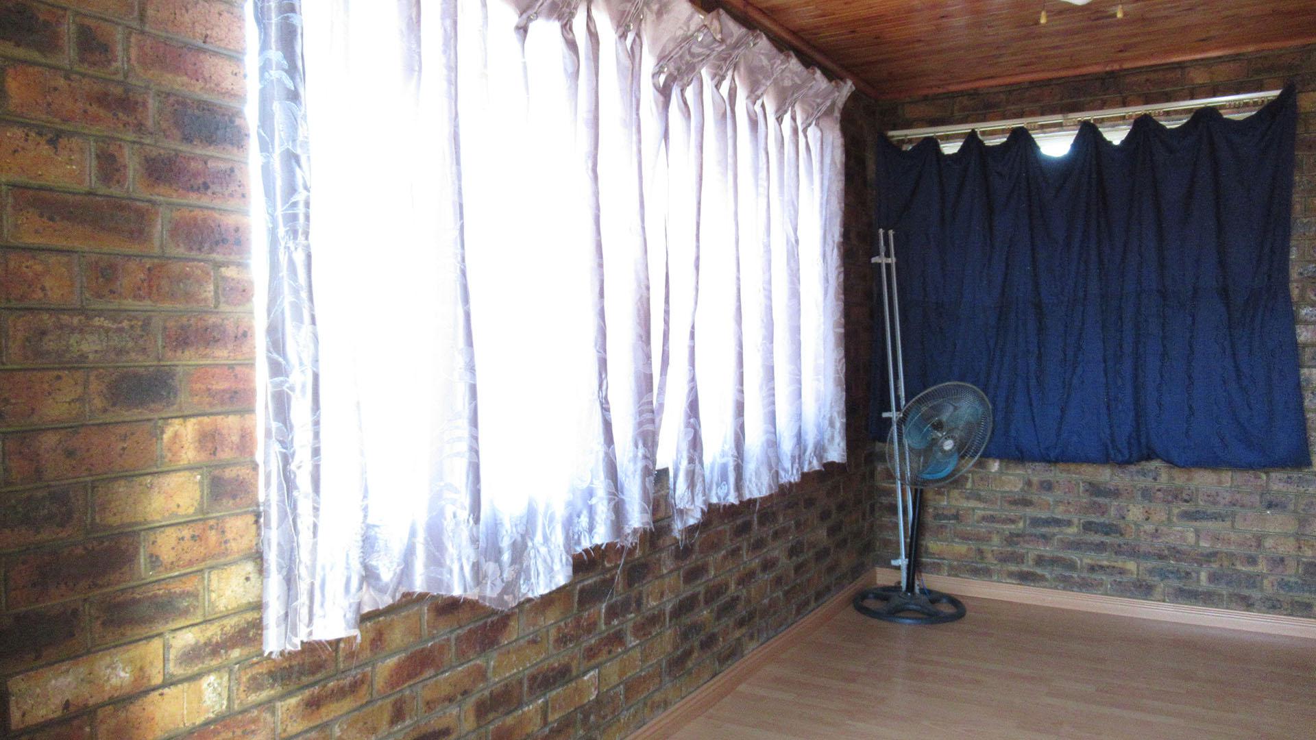 Rooms - 34 square meters of property in Noycedale