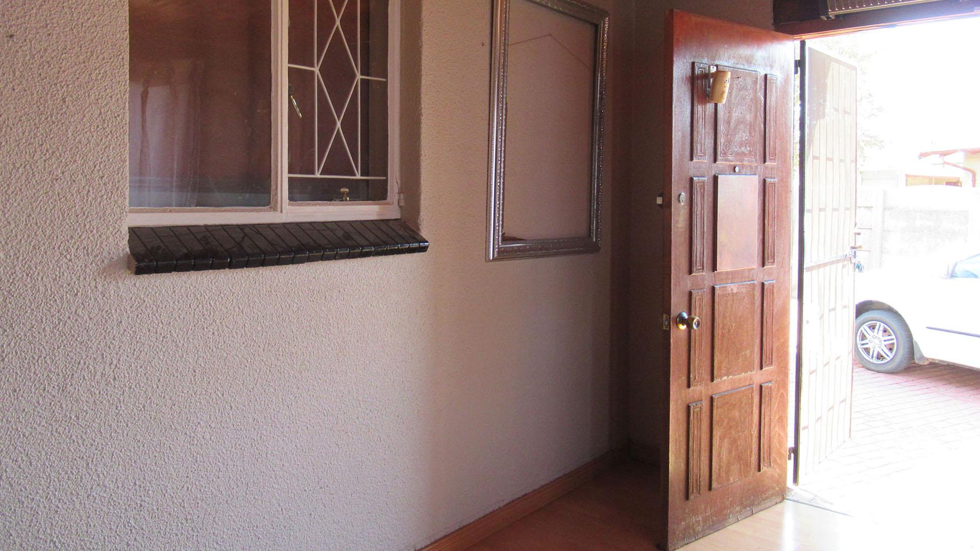 Rooms - 34 square meters of property in Noycedale