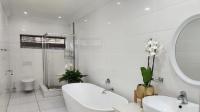 Bathroom 1 - 11 square meters of property in La Lucia