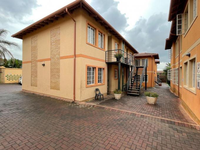 2 Bedroom Apartment for Sale For Sale in Bezuidenhout Valley - MR559446