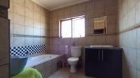 Main Bathroom - 10 square meters of property in Country View