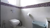 Bathroom 3+ - 6 square meters of property in Ottery