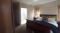 Main Bedroom - 25 square meters of property in Mondeor