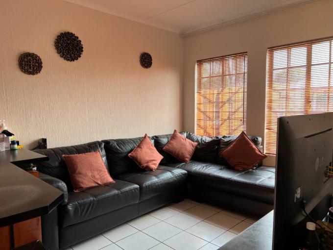 2 Bedroom Simplex for Sale For Sale in Bezuidenhout Valley - MR563616