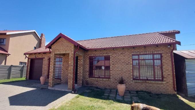 3 Bedroom House for Sale For Sale in Secunda - Home Sell - MR563677