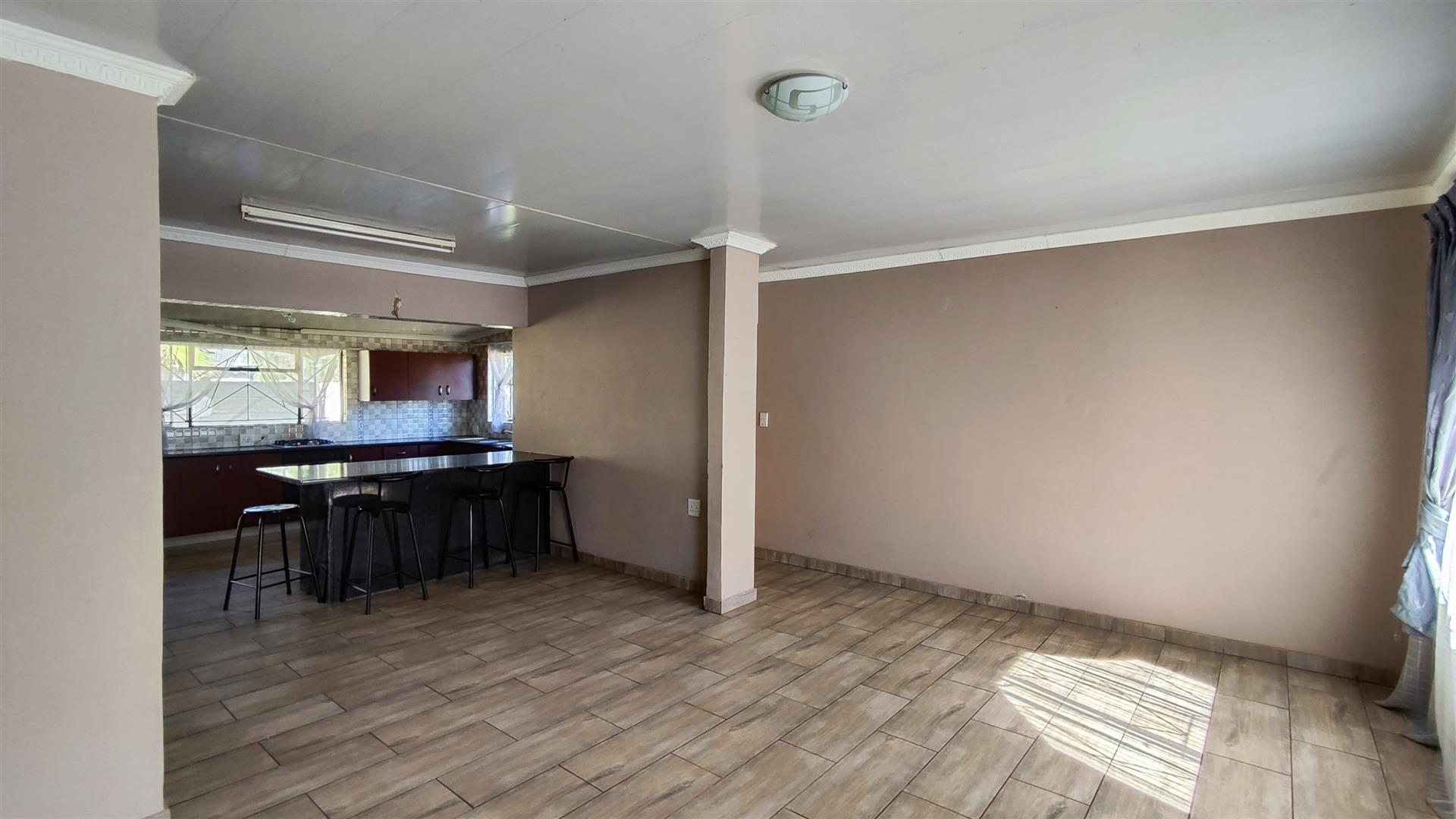 Lounges - 24 square meters of property in Riversdale
