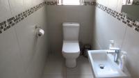 Guest Toilet - 5 square meters of property in Ruimsig Noord