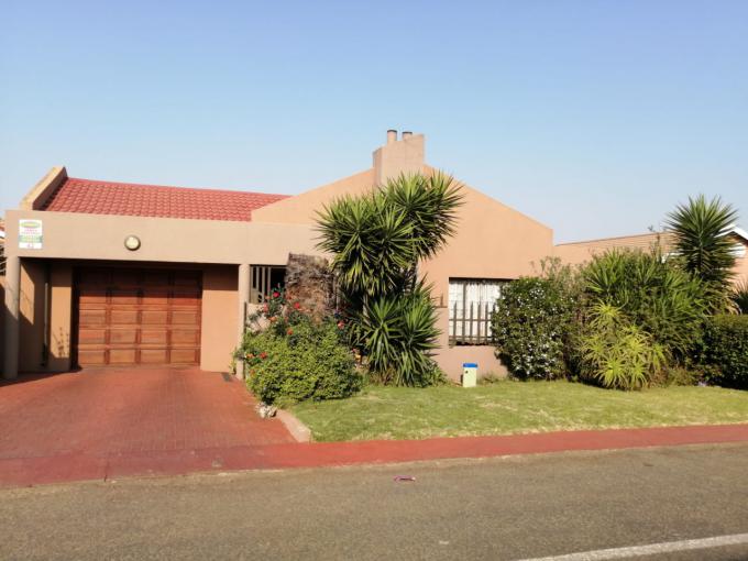 4 Bedroom House for Sale For Sale in Lenasia South - MR565010
