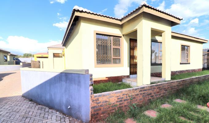 3 Bedroom House for Sale For Sale in Lenasia South - MR565903