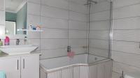 Bathroom 3+ - 12 square meters of property in The Hills