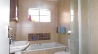 Bathroom 1 - 6 square meters of property in Andeon
