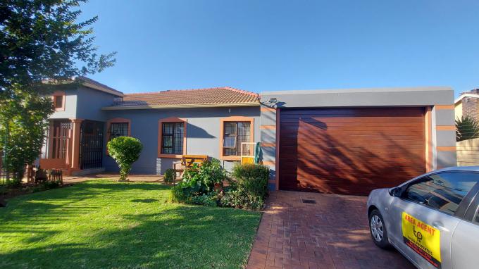 4 Bedroom House for Sale For Sale in Northmead - MR567589