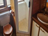 Bathroom 2 - 3 square meters of property in Glenmore (KZN)