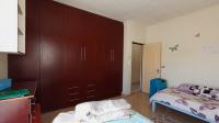Bed Room 2 - 21 square meters of property in Heuwelsig Estate