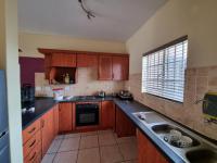 Kitchen - 8 square meters of property in Cashan