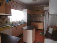 Kitchen of property in Risecliff