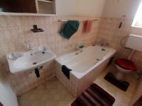 Bathroom 2 of property in Trevenna