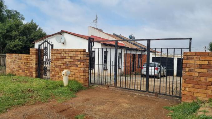3 Bedroom House for Sale For Sale in Lenasia South - MR571823