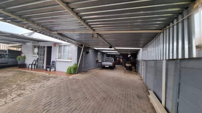3 Bedroom House for Sale For Sale in Lenasia South - MR572053