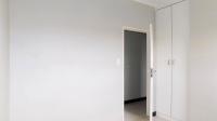 Bed Room 1 - 11 square meters of property in Rooihuiskraal North
