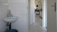 Bathroom 1 - 4 square meters of property in Killarney