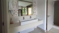 Bathroom 1 - 7 square meters of property in Melrose North
