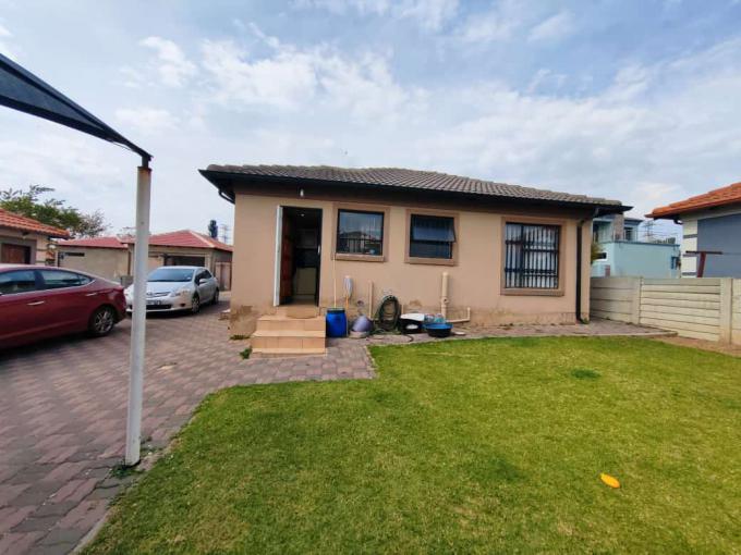 2 Bedroom Apartment for Sale For Sale in Midrand - MR574707