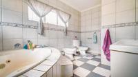Main Bathroom - 8 square meters of property in Brentwood Park AH