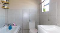 Main Bathroom - 8 square meters of property in Summerset
