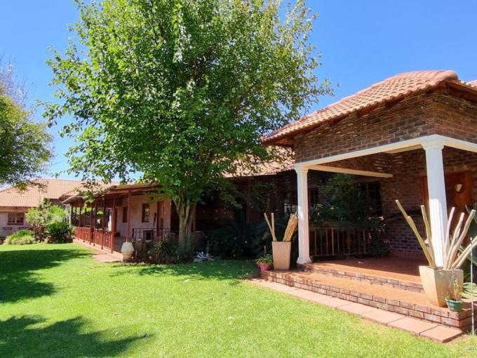 Guest House for Sale For Sale in Zeerust - MR574968