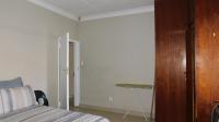 Main Bedroom - 21 square meters of property in Mountain View