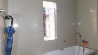 Main Bathroom - 4 square meters of property in Mountain View