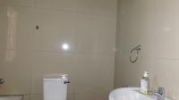 Main Bathroom - 4 square meters of property in Mountain View