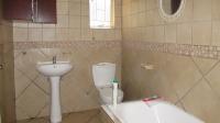 Bathroom 1 - 6 square meters of property in Garsfontein