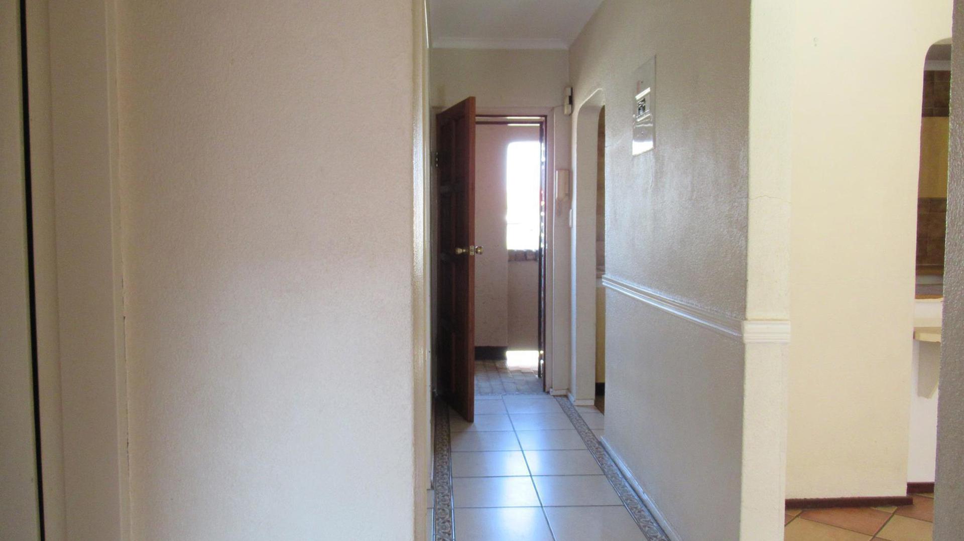 Spaces - 8 square meters of property in Northcliff