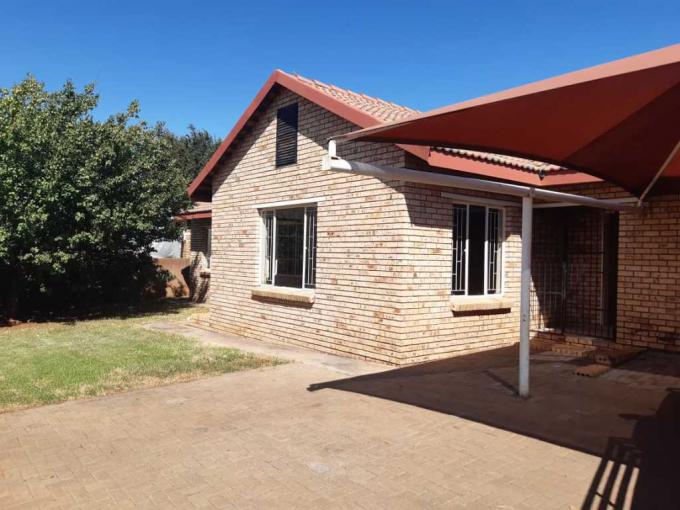 House for Sale For Sale in Kuruman - MR576682