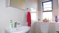 Bathroom 1 - 5 square meters of property in Amberfield