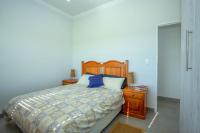 Bed Room 1 - 14 square meters of property in Vleesbaai