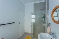 Main Bathroom - 6 square meters of property in Vleesbaai