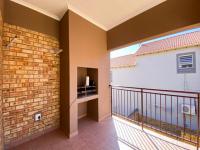 Balcony - 11 square meters of property in Wilgeheuwel 