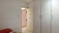 Bed Room 1 - 10 square meters of property in Illovo Glen 