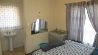 Main Bedroom - 14 square meters of property in Greenhills