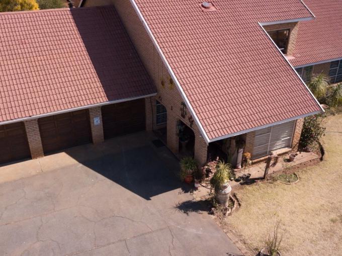 6 Bedroom House for Sale For Sale in Stilfontein - MR586796